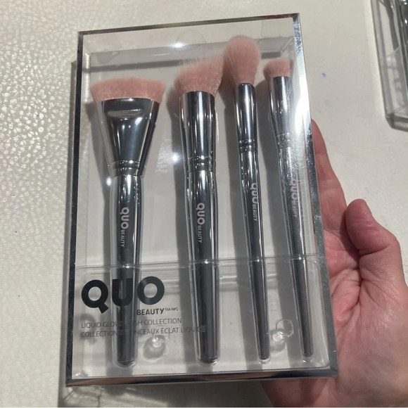 QUO Beauty Liquid Glow Brush Collection to  Create A Glowing Skin Canvas NEW - Picture 2 of 7